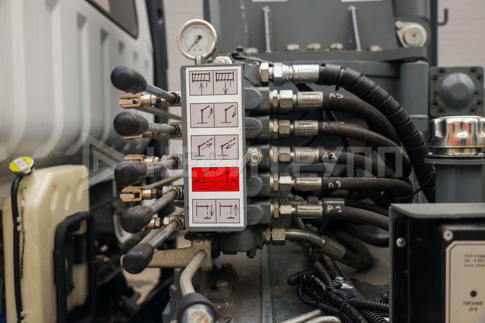 DONGFENG С120L Бортовой с КМУ